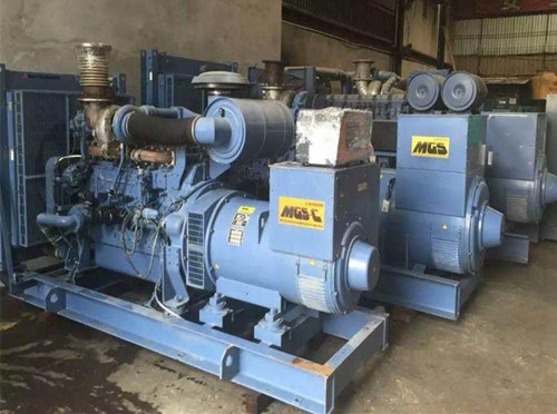 宝山发电机组带负载降电压是什么原因照成的？